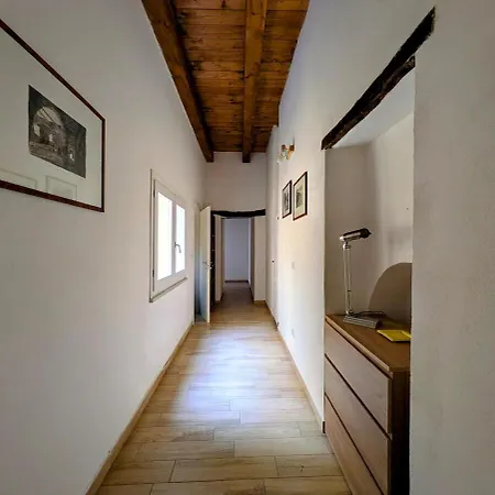 Meli4retreat Beach, Mountain & History Apartment