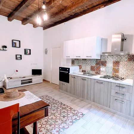 Meli4retreat Beach, Mountain & History Apartment